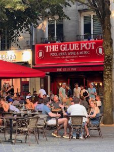 Glue Pot Reims Refugio Unna Frankreich 